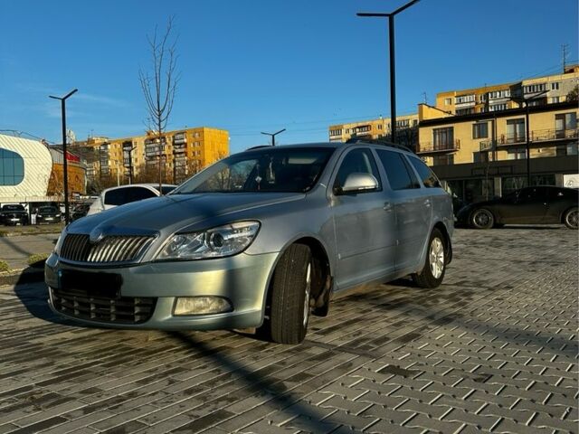 Синий Шкода Октавия, объемом двигателя 1.2 л и пробегом 225 тыс. км за 6300 $, фото 1 на Automoto.ua