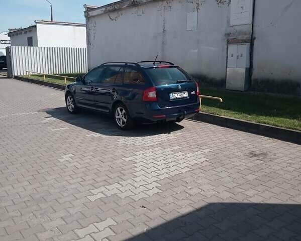 Синий Шкода Октавия, объемом двигателя 1.8 л и пробегом 240 тыс. км за 6900 $, фото 1 на Automoto.ua