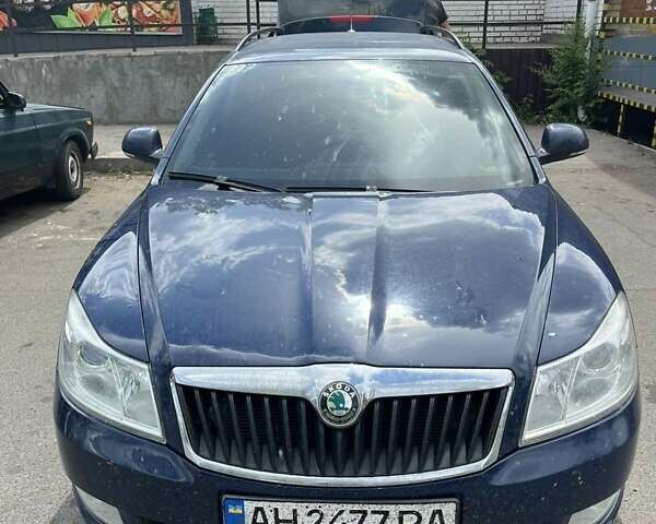 Синий Шкода Октавия, объемом двигателя 1.8 л и пробегом 250 тыс. км за 8000 $, фото 1 на Automoto.ua