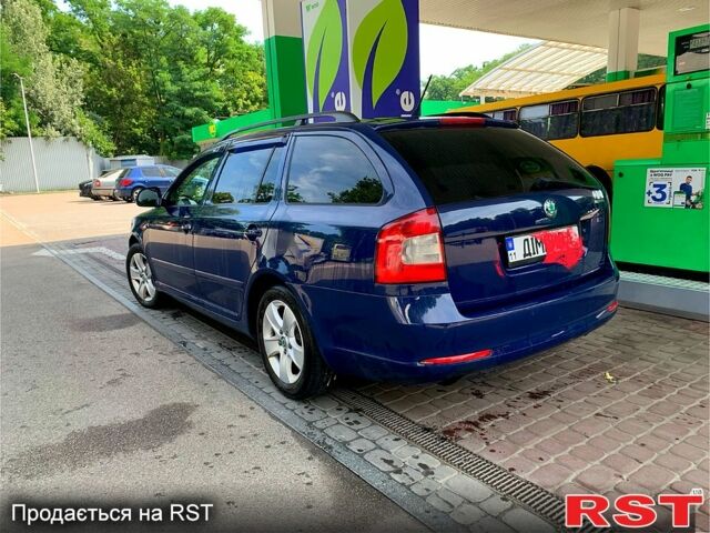 Синий Шкода Октавия, объемом двигателя 1.6 л и пробегом 280 тыс. км за 7000 $, фото 1 на Automoto.ua