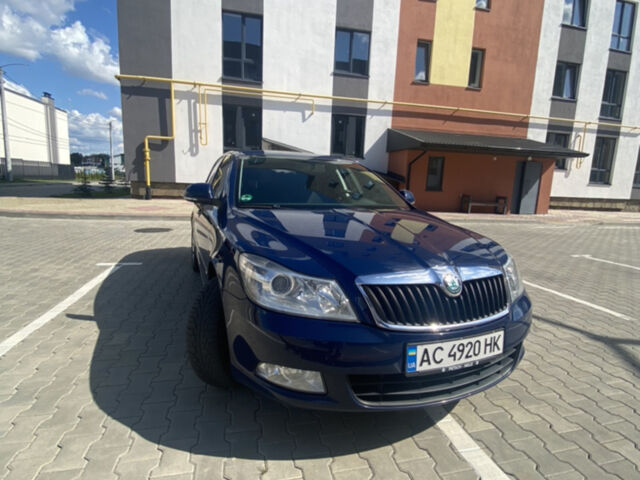 Синий Шкода Октавия, объемом двигателя 2 л и пробегом 284 тыс. км за 9450 $, фото 1 на Automoto.ua
