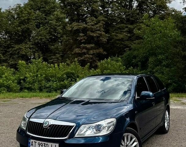 Синій Шкода Октавія, об'ємом двигуна 2 л та пробігом 205 тис. км за 12000 $, фото 1 на Automoto.ua