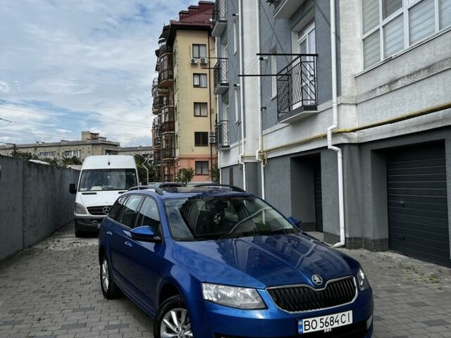 Синий Шкода Октавия, объемом двигателя 1.6 л и пробегом 241 тыс. км за 12012 $, фото 1 на Automoto.ua