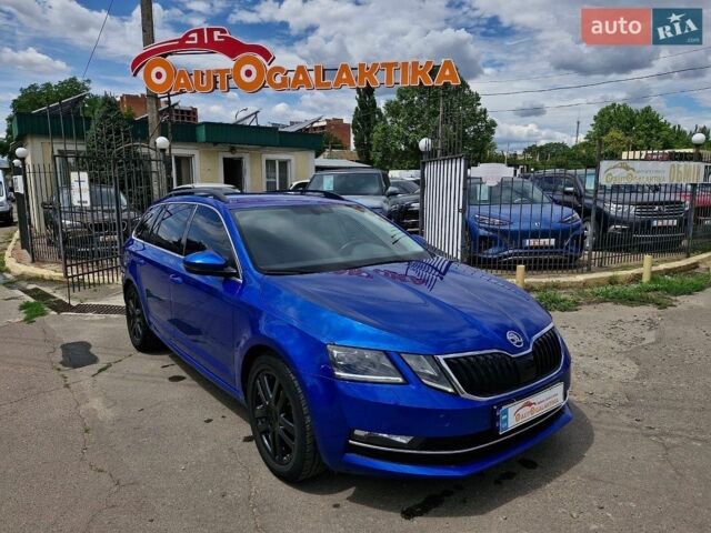 Синий Шкода Октавия, объемом двигателя 2 л и пробегом 248 тыс. км за 13999 $, фото 1 на Automoto.ua