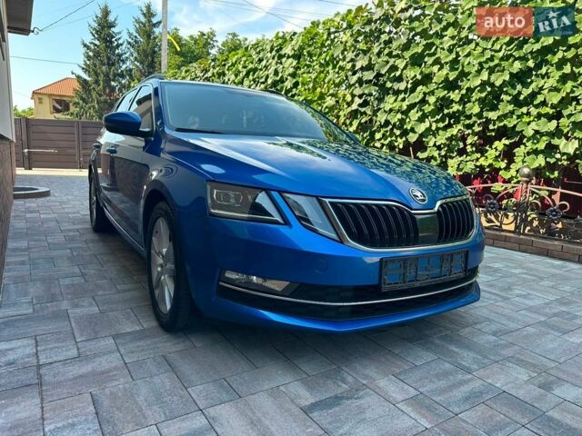 Синій Шкода Октавія, об'ємом двигуна 2 л та пробігом 260 тис. км за 13700 $, фото 1 на Automoto.ua