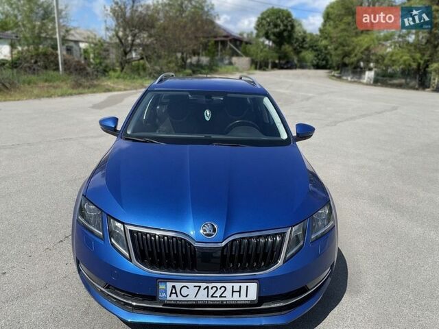 Синий Шкода Октавия, объемом двигателя 1.6 л и пробегом 270 тыс. км за 12600 $, фото 1 на Automoto.ua