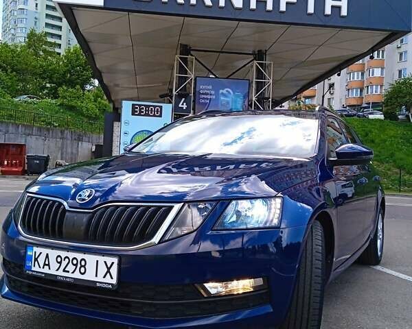Синий Шкода Октавия, объемом двигателя 1.6 л и пробегом 203 тыс. км за 13999 $, фото 1 на Automoto.ua