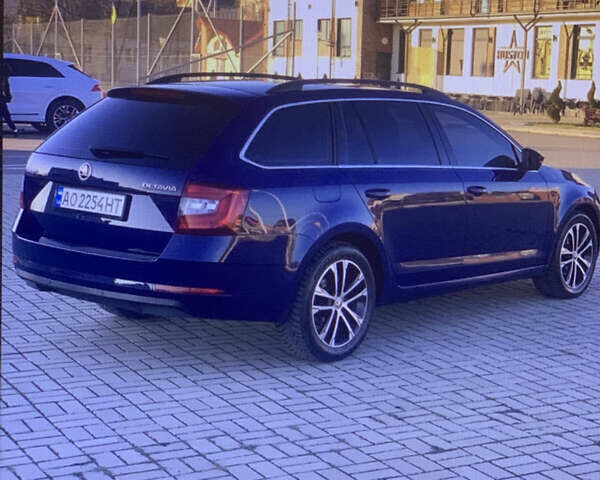 Синий Шкода Октавия, объемом двигателя 1.6 л и пробегом 303 тыс. км за 11900 $, фото 1 на Automoto.ua