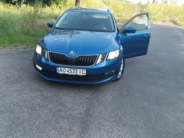 Синий Шкода Октавия, объемом двигателя 1.6 л и пробегом 254 тыс. км за 11628 $, фото 1 на Automoto.ua
