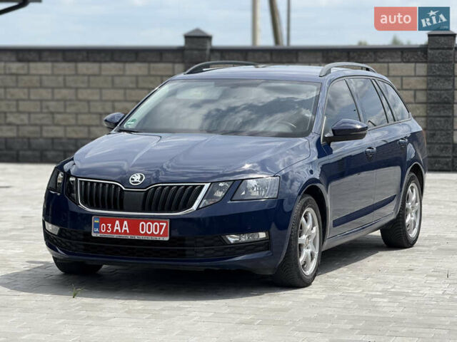 Синий Шкода Октавия, объемом двигателя 1 л и пробегом 250 тыс. км за 12700 $, фото 1 на Automoto.ua