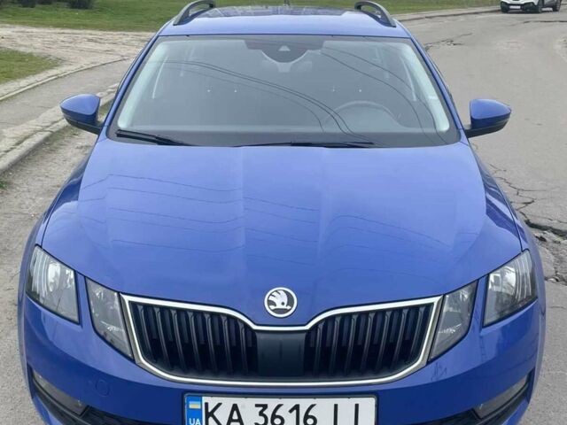 Синий Шкода Октавия, объемом двигателя 1.6 л и пробегом 230 тыс. км за 15750 $, фото 1 на Automoto.ua