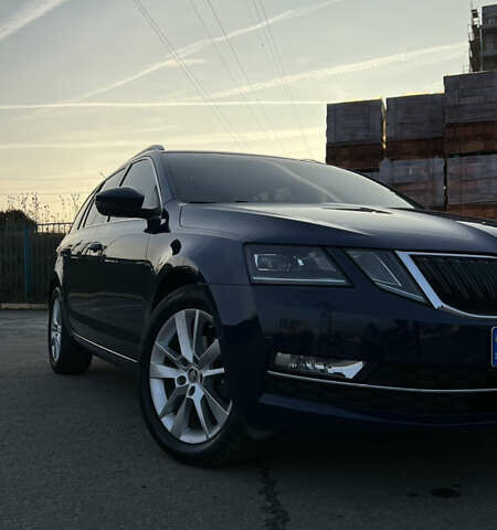 Синий Шкода Октавия, объемом двигателя 1.6 л и пробегом 260 тыс. км за 14200 $, фото 1 на Automoto.ua