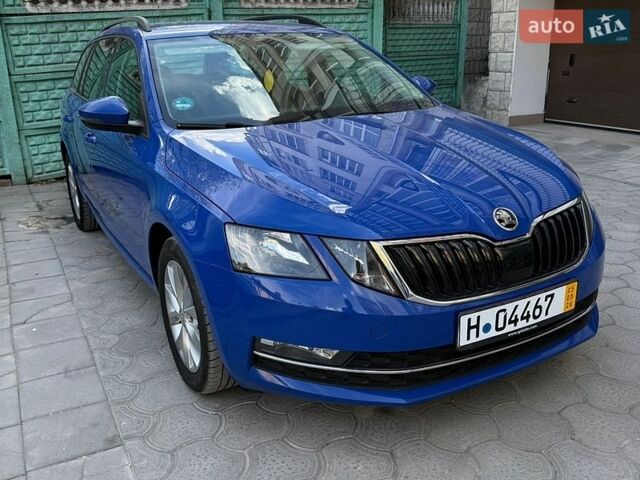 Синий Шкода Октавия, объемом двигателя 1.6 л и пробегом 216 тыс. км за 12700 $, фото 1 на Automoto.ua