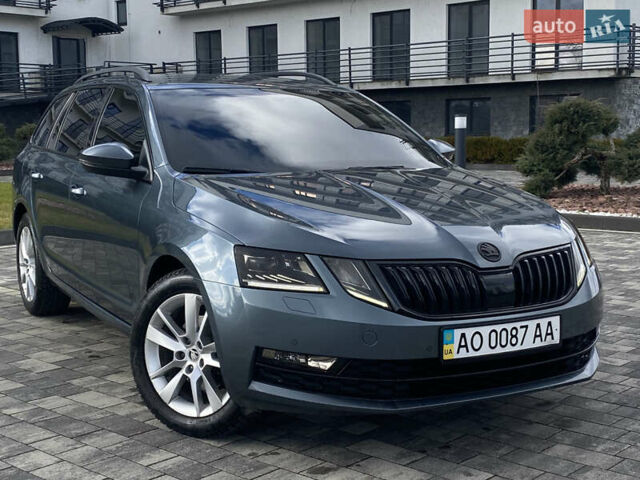 Синий Шкода Октавия, объемом двигателя 2 л и пробегом 195 тыс. км за 14950 $, фото 1 на Automoto.ua