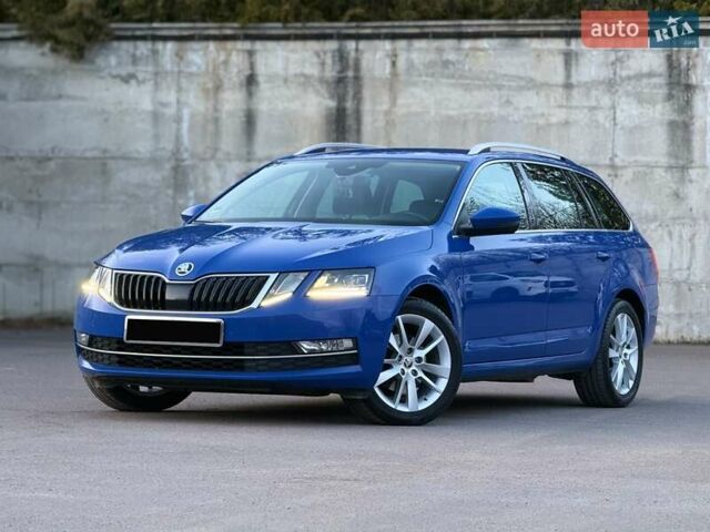 Синий Шкода Октавия, объемом двигателя 2 л и пробегом 245 тыс. км за 17850 $, фото 1 на Automoto.ua