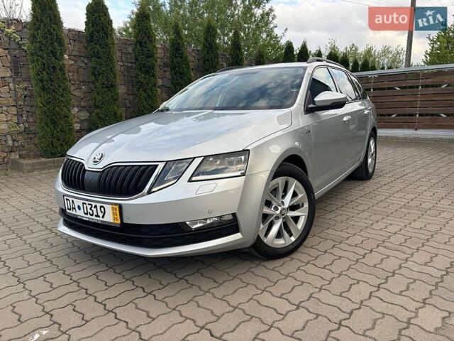 Синий Шкода Октавия, объемом двигателя 2 л и пробегом 227 тыс. км за 15500 $, фото 1 на Automoto.ua