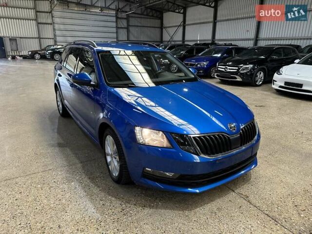 Синий Шкода Октавия, объемом двигателя 1.6 л и пробегом 207 тыс. км за 6900 $, фото 1 на Automoto.ua