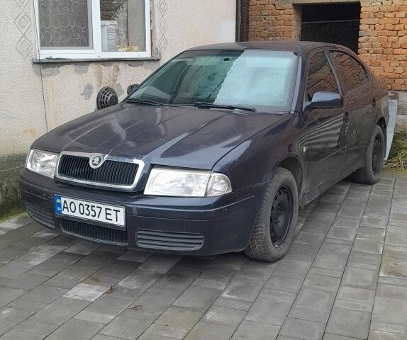 Синій Шкода Октавія, об'ємом двигуна 1.6 л та пробігом 300 тис. км за 2900 $, фото 1 на Automoto.ua
