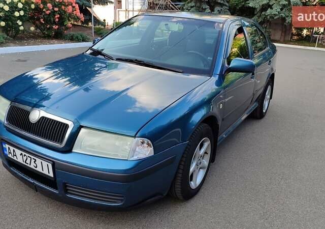 Синий Шкода Октавия, объемом двигателя 1.6 л и пробегом 358 тыс. км за 3500 $, фото 1 на Automoto.ua