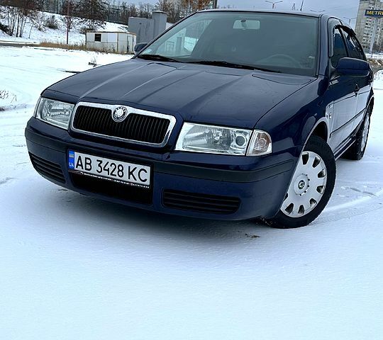 Синий Шкода Октавия, объемом двигателя 1.6 л и пробегом 202 тыс. км за 4450 $, фото 1 на Automoto.ua