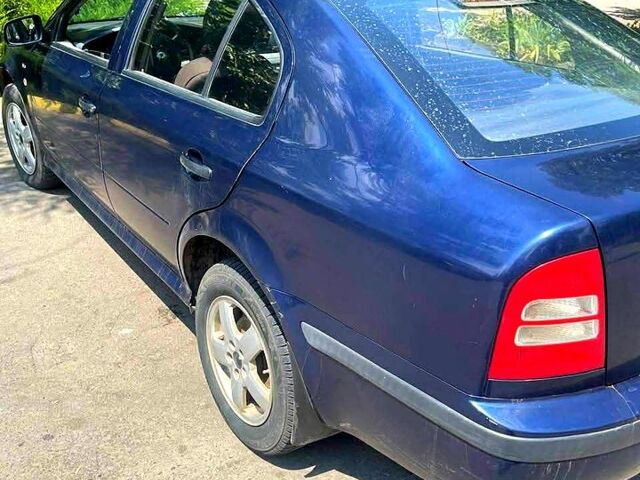 Синий Шкода Октавия, объемом двигателя 1.6 л и пробегом 200 тыс. км за 2800 $, фото 1 на Automoto.ua