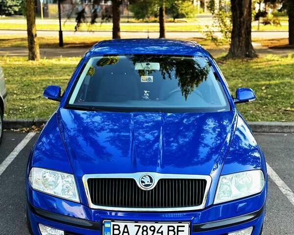 Синий Шкода Октавия, объемом двигателя 1.6 л и пробегом 281 тыс. км за 5700 $, фото 1 на Automoto.ua