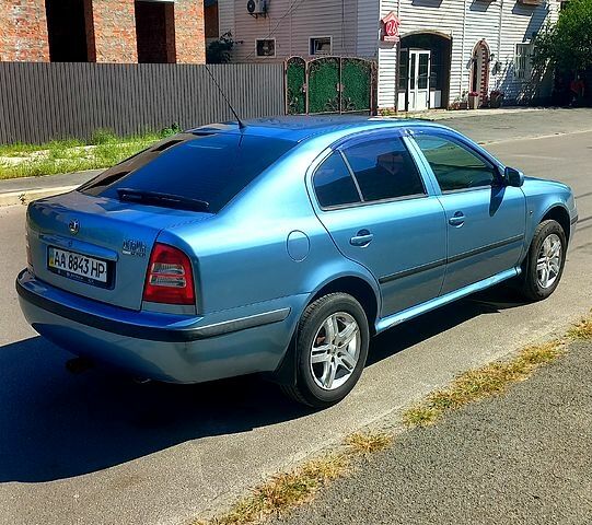 Синий Шкода Октавия, объемом двигателя 1.6 л и пробегом 300 тыс. км за 3900 $, фото 1 на Automoto.ua