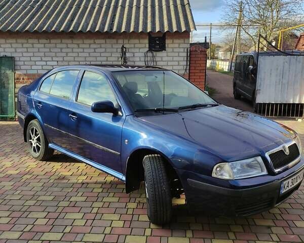 Синий Шкода Октавия, объемом двигателя 1.6 л и пробегом 313 тыс. км за 4900 $, фото 1 на Automoto.ua