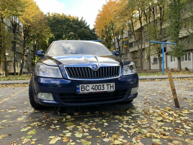 Синий Шкода Октавия, объемом двигателя 1.6 л и пробегом 303 тыс. км за 9000 $, фото 1 на Automoto.ua