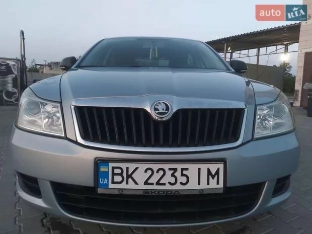 Синий Шкода Октавия, объемом двигателя 1.2 л и пробегом 250 тыс. км за 3600 $, фото 1 на Automoto.ua