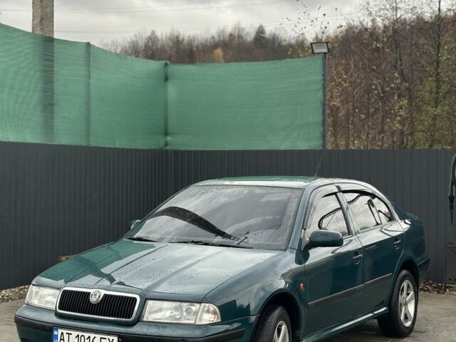 Зеленый Шкода Октавия, объемом двигателя 1.6 л и пробегом 195 тыс. км за 3250 $, фото 1 на Automoto.ua