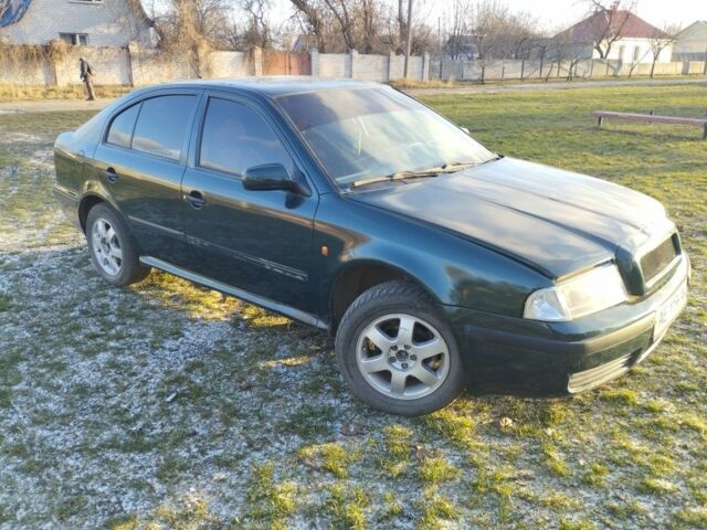 Зеленый Шкода Октавия, объемом двигателя 1.6 л и пробегом 259 тыс. км за 2400 $, фото 1 на Automoto.ua