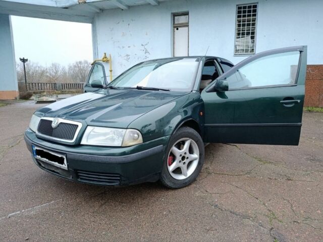 Зелений Шкода Октавія, об'ємом двигуна 1.6 л та пробігом 325 тис. км за 3400 $, фото 1 на Automoto.ua