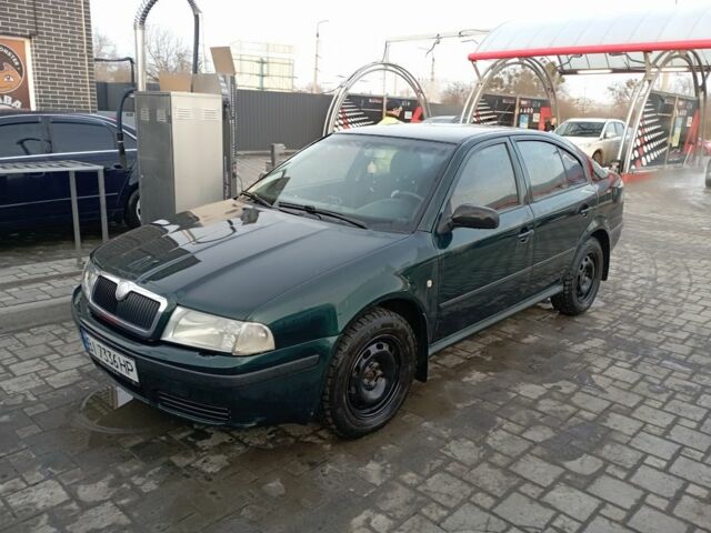 Зеленый Шкода Октавия, объемом двигателя 1.6 л и пробегом 380 тыс. км за 3500 $, фото 1 на Automoto.ua