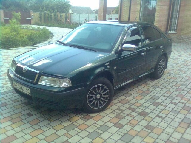 Зеленый Шкода Октавия, объемом двигателя 1.6 л и пробегом 203 тыс. км за 4500 $, фото 1 на Automoto.ua