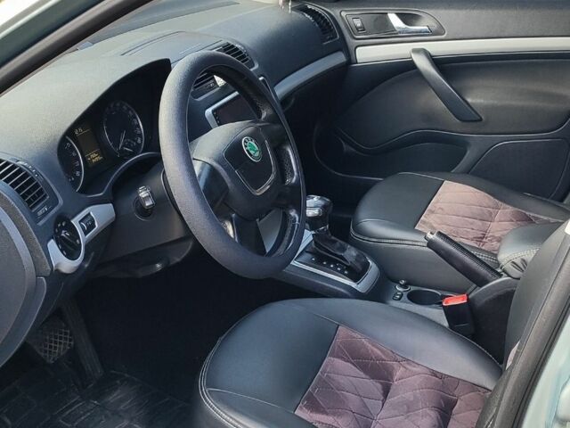 Зелений Шкода Октавія, об'ємом двигуна 2 л та пробігом 330 тис. км за 7500 $, фото 1 на Automoto.ua