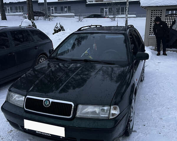 Зеленый Шкода Октавия, объемом двигателя 1.6 л и пробегом 211 тыс. км за 3200 $, фото 1 на Automoto.ua