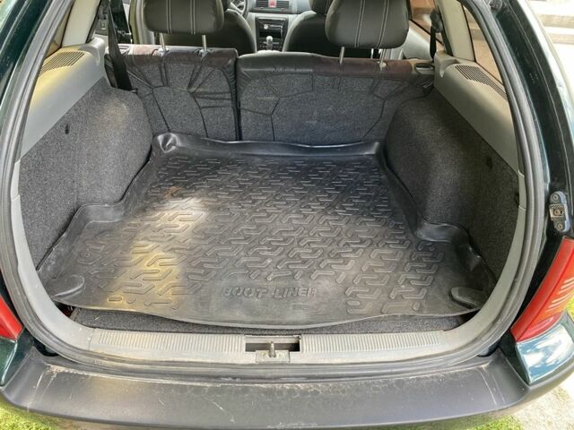 Зеленый Шкода Октавия, объемом двигателя 1.6 л и пробегом 217 тыс. км за 4000 $, фото 1 на Automoto.ua