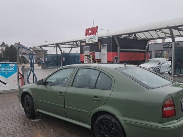 Зеленый Шкода Октавия, объемом двигателя 2 л и пробегом 348 тыс. км за 1900 $, фото 1 на Automoto.ua