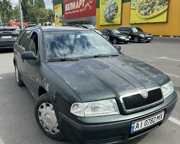 Зелений Шкода Октавія, об'ємом двигуна 1.6 л та пробігом 250 тис. км за 2999 $, фото 1 на Automoto.ua