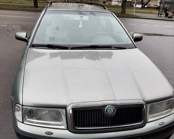 Зеленый Шкода Октавия, объемом двигателя 1.6 л и пробегом 253 тыс. км за 4500 $, фото 1 на Automoto.ua