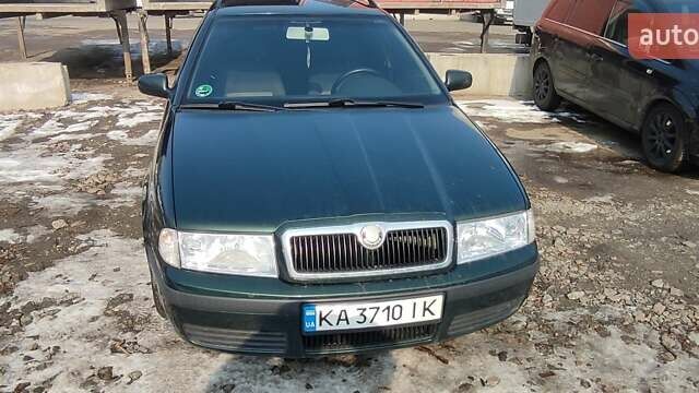 Зеленый Шкода Октавия, объемом двигателя 1.6 л и пробегом 253 тыс. км за 5000 $, фото 1 на Automoto.ua