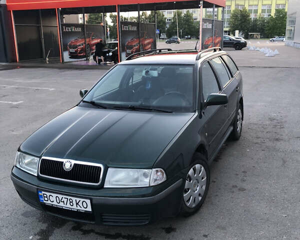 Зеленый Шкода Октавия, объемом двигателя 2 л и пробегом 251 тыс. км за 4200 $, фото 1 на Automoto.ua