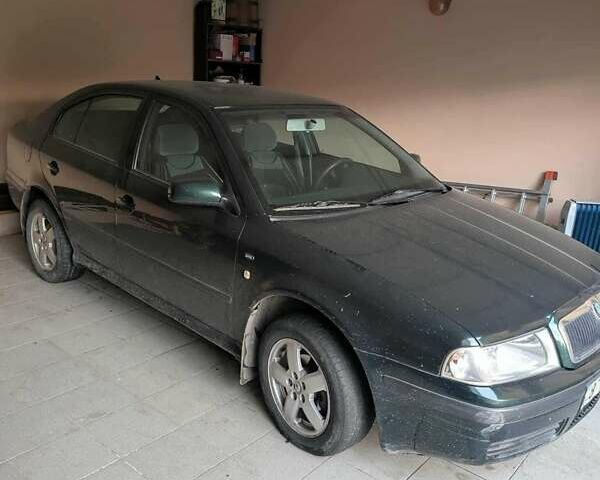 Зеленый Шкода Октавия, объемом двигателя 1.6 л и пробегом 170 тыс. км за 4200 $, фото 1 на Automoto.ua