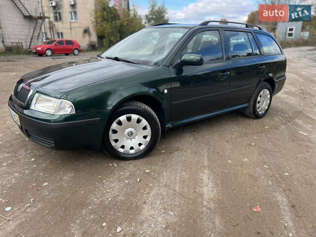 Зеленый Шкода Октавия, объемом двигателя 1.6 л и пробегом 208 тыс. км за 4999 $, фото 1 на Automoto.ua