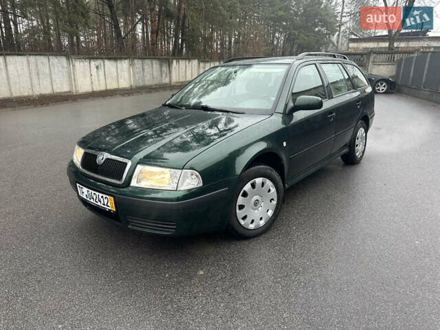 Зеленый Шкода Октавия, объемом двигателя 1.6 л и пробегом 208 тыс. км за 4650 $, фото 1 на Automoto.ua