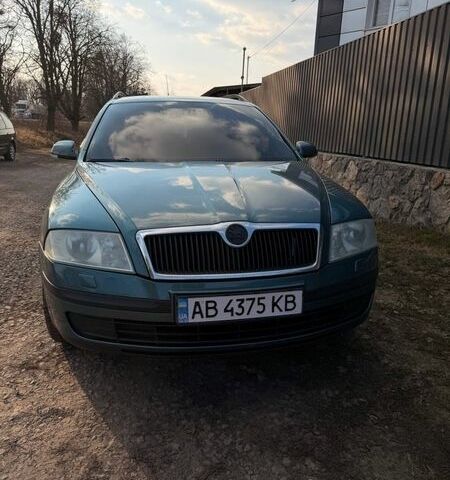 Зеленый Шкода Октавия, объемом двигателя 1.6 л и пробегом 310 тыс. км за 4400 $, фото 1 на Automoto.ua