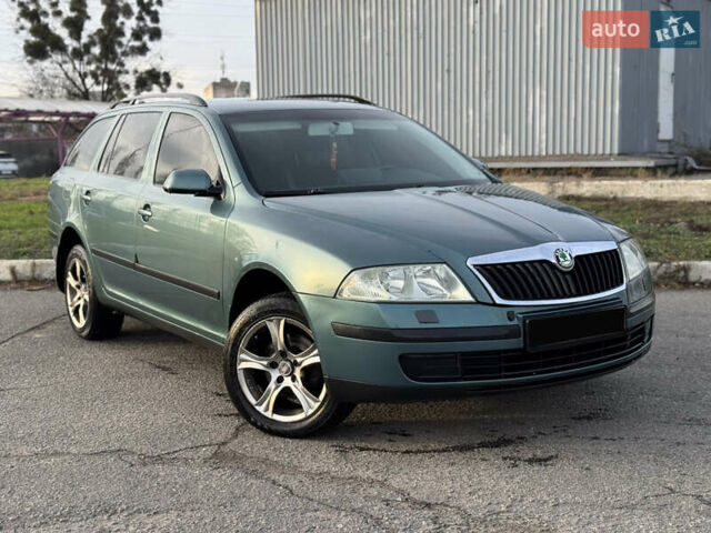 Зелений Шкода Октавія, об'ємом двигуна 2 л та пробігом 250 тис. км за 4499 $, фото 1 на Automoto.ua