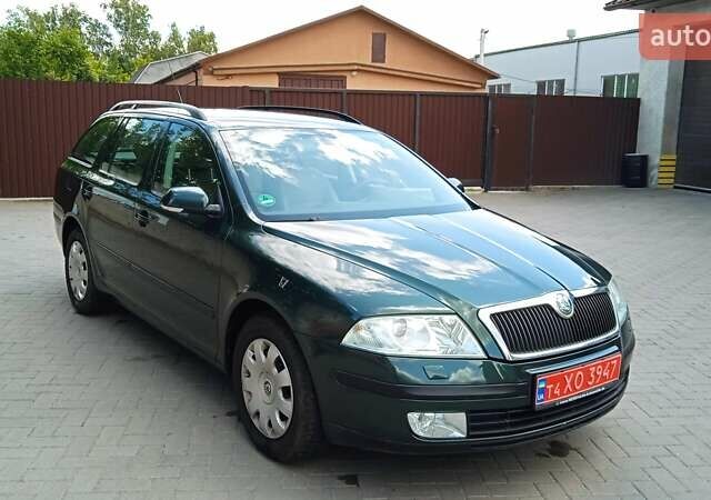 Зеленый Шкода Октавия, объемом двигателя 1.6 л и пробегом 216 тыс. км за 5200 $, фото 1 на Automoto.ua