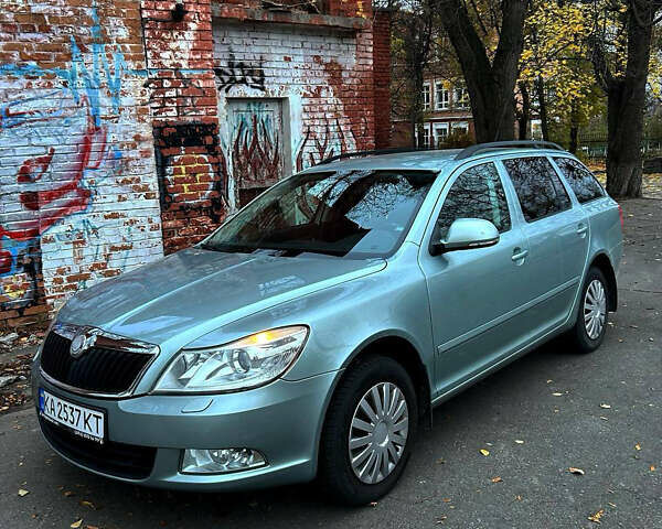 Зеленый Шкода Октавия, объемом двигателя 1.6 л и пробегом 275 тыс. км за 7500 $, фото 1 на Automoto.ua